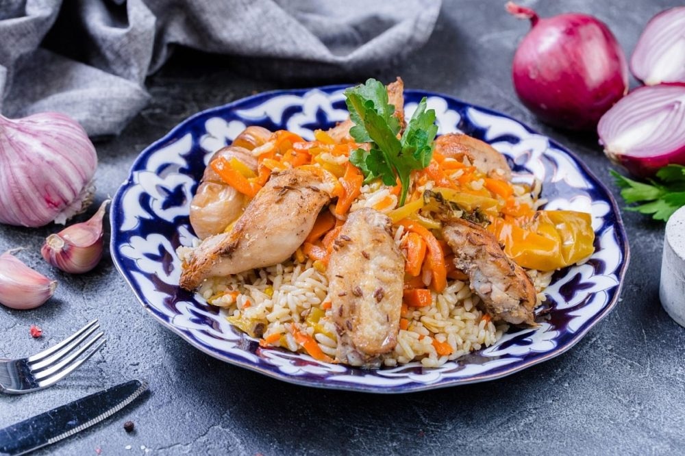 Сочный плов без тяжести: сделайте питательное и легкое блюдо с куриными крылышками