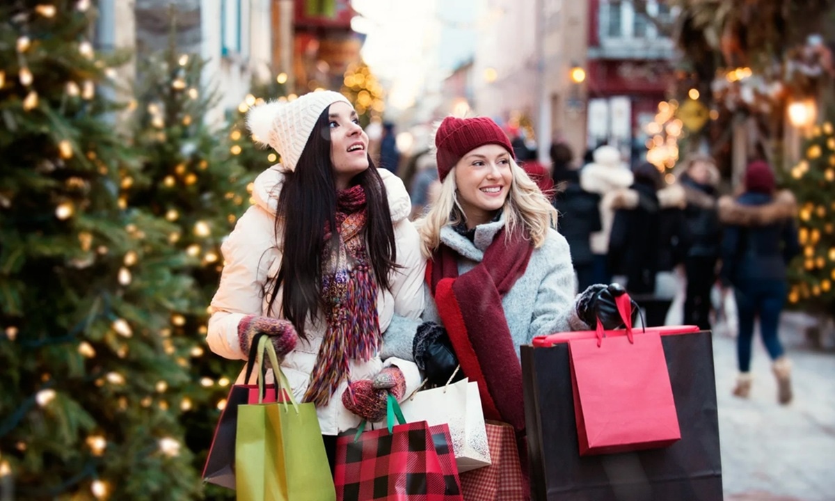 Предновогодний вихрь швыряет в эпицентр событий: каким обещает быть последний месяц 2025 года для рожденных под знаком Льва