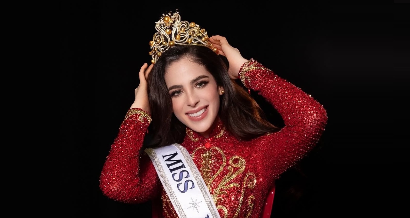 Скандал с победительницей Мисс Вселенная 2025: жюри уличил в сговоре бывший муж российской модели