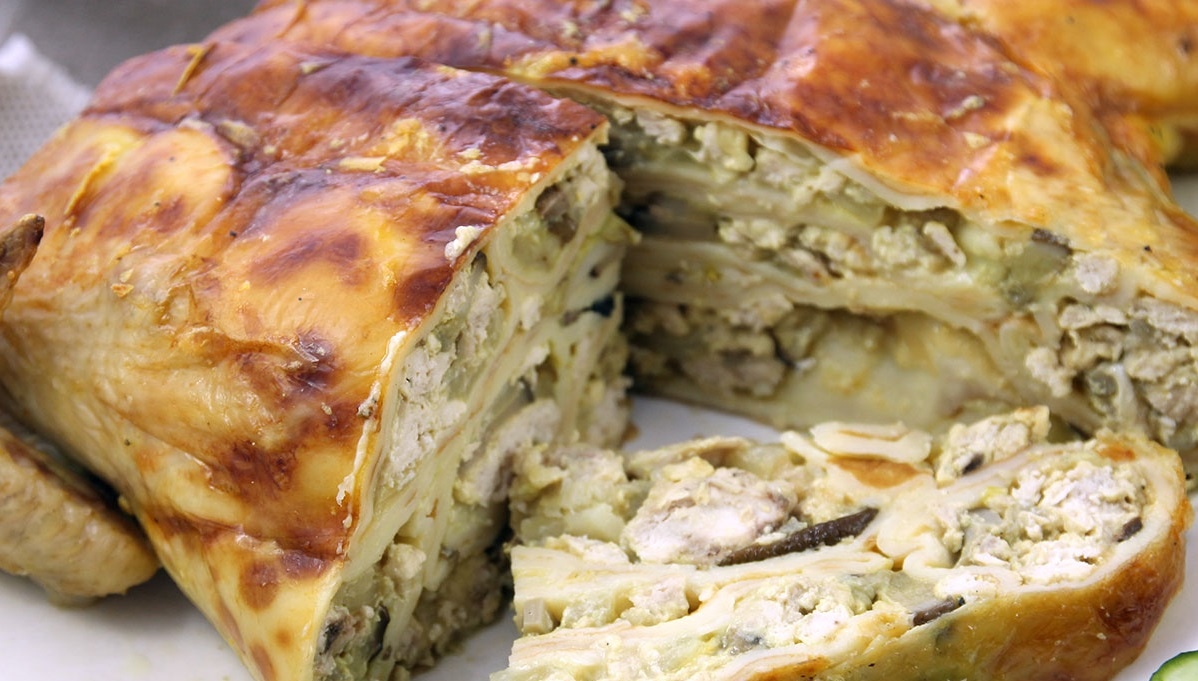 Гости долго не понимали, какой сюрприз внутри: необычная курица с блинной начинкой  настоящая кулинарная магия