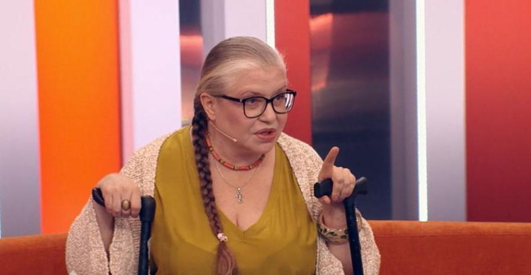 Королева эпизода Ксения Непомнящая спит на полу и поет в электричках после 20 лет домашнего ада