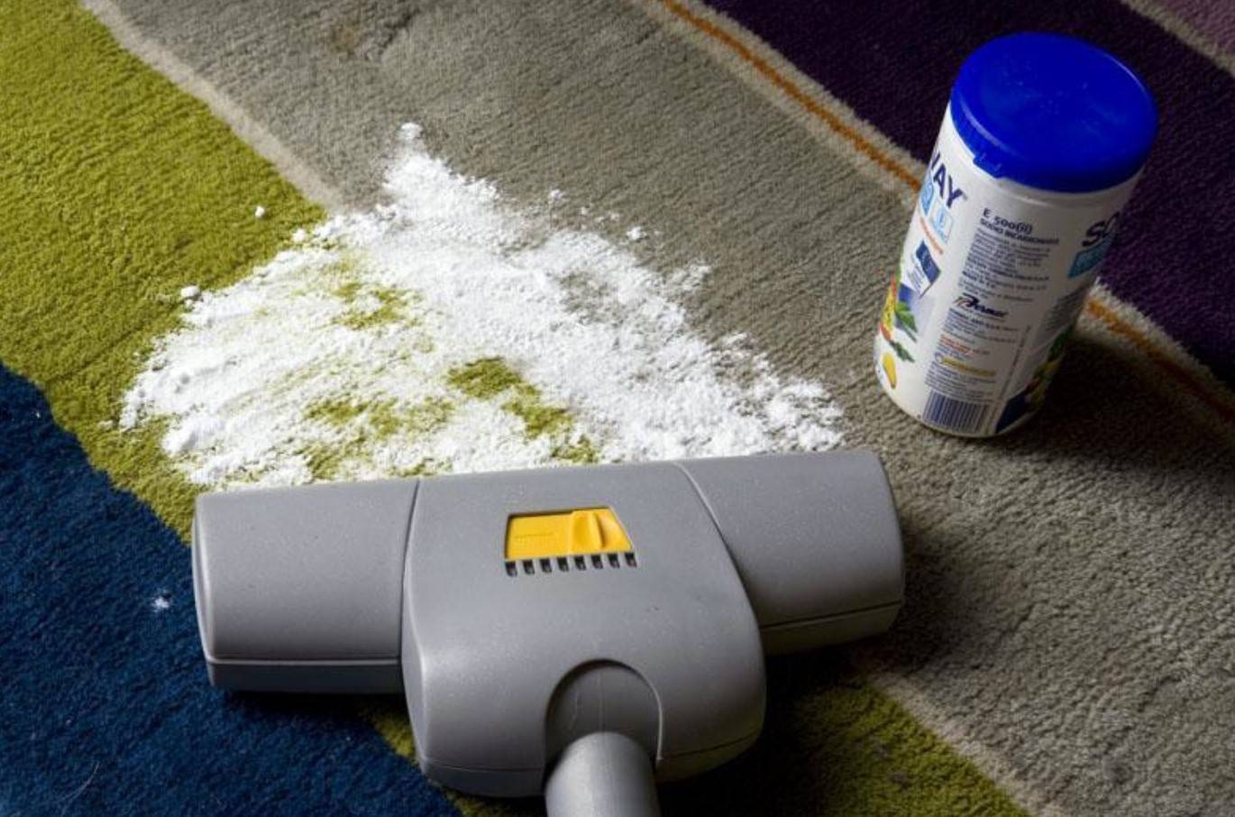 Пыль исчезает, запахи уходят: как почистить ковер сухим способом за одну ночь