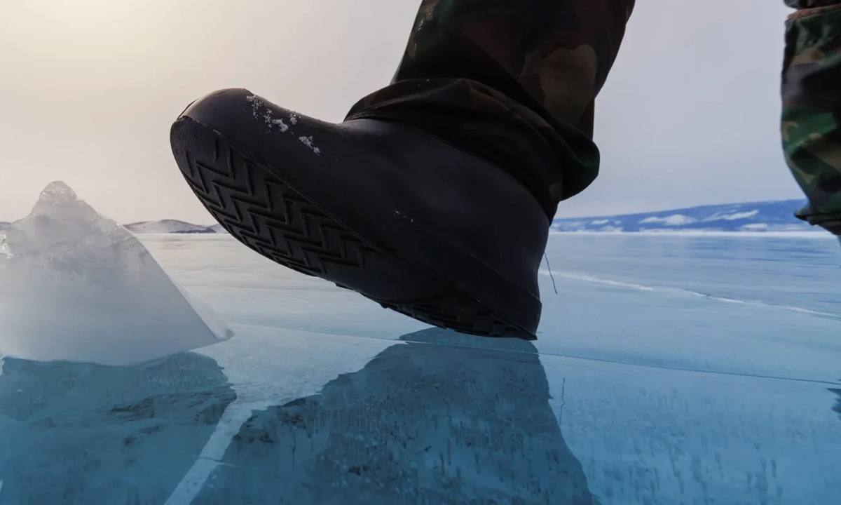 Гололед больше не диктует правила: простой трюк с подошвой спасает от падений