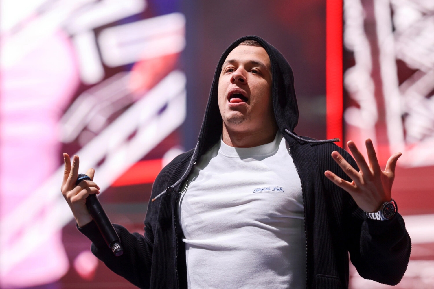 На Макана не смотреть!: рэперу устроили сладкую жизнь в элитном спецназе