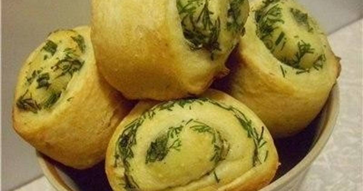 Не пампушки, но эффект сильнее: мягкие булочки со сметаной и травами к первому блюду