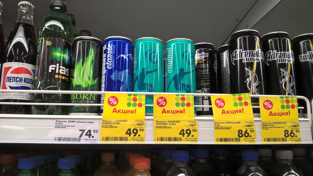 Бодрость с побочными эффектами: эндокринолог объяснила, чем на самом деле опасны энергетики