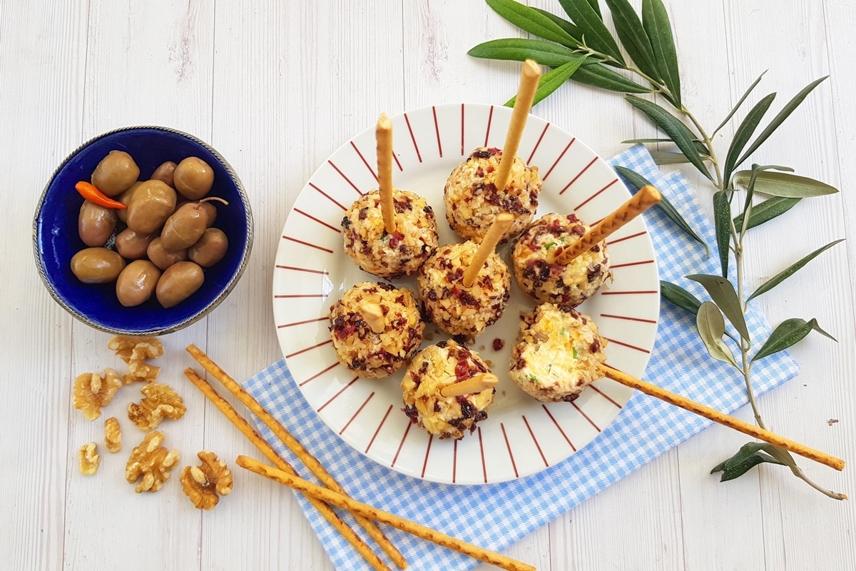 Гости будут спрашивать рецепт: эта закуска из сыра поразит их до глубины души