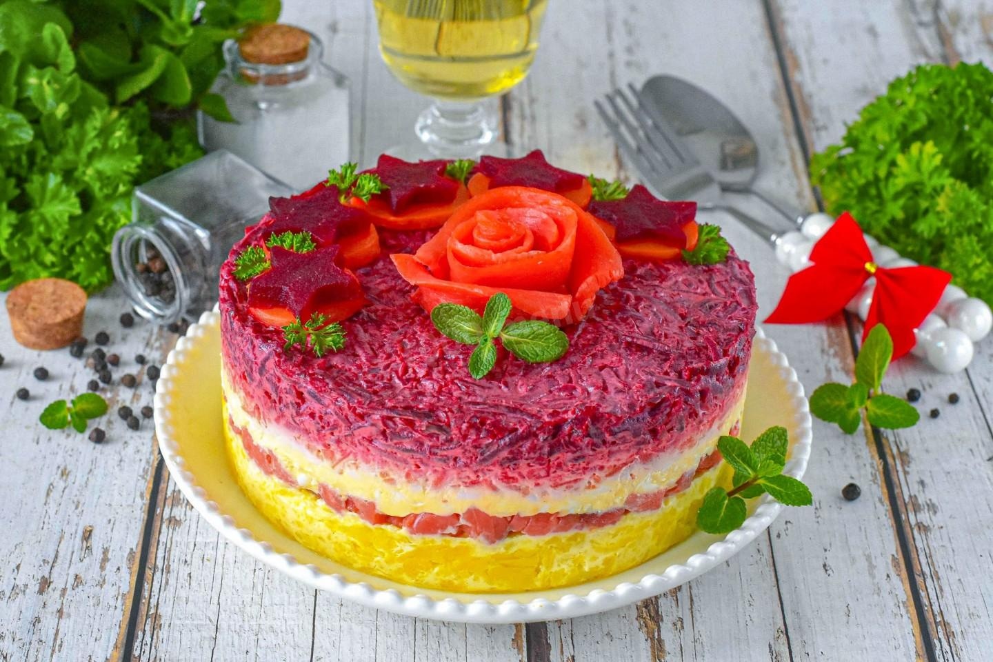 Когда хочется шубу, но не как у всех: этот салат легко станет фаворитом стола