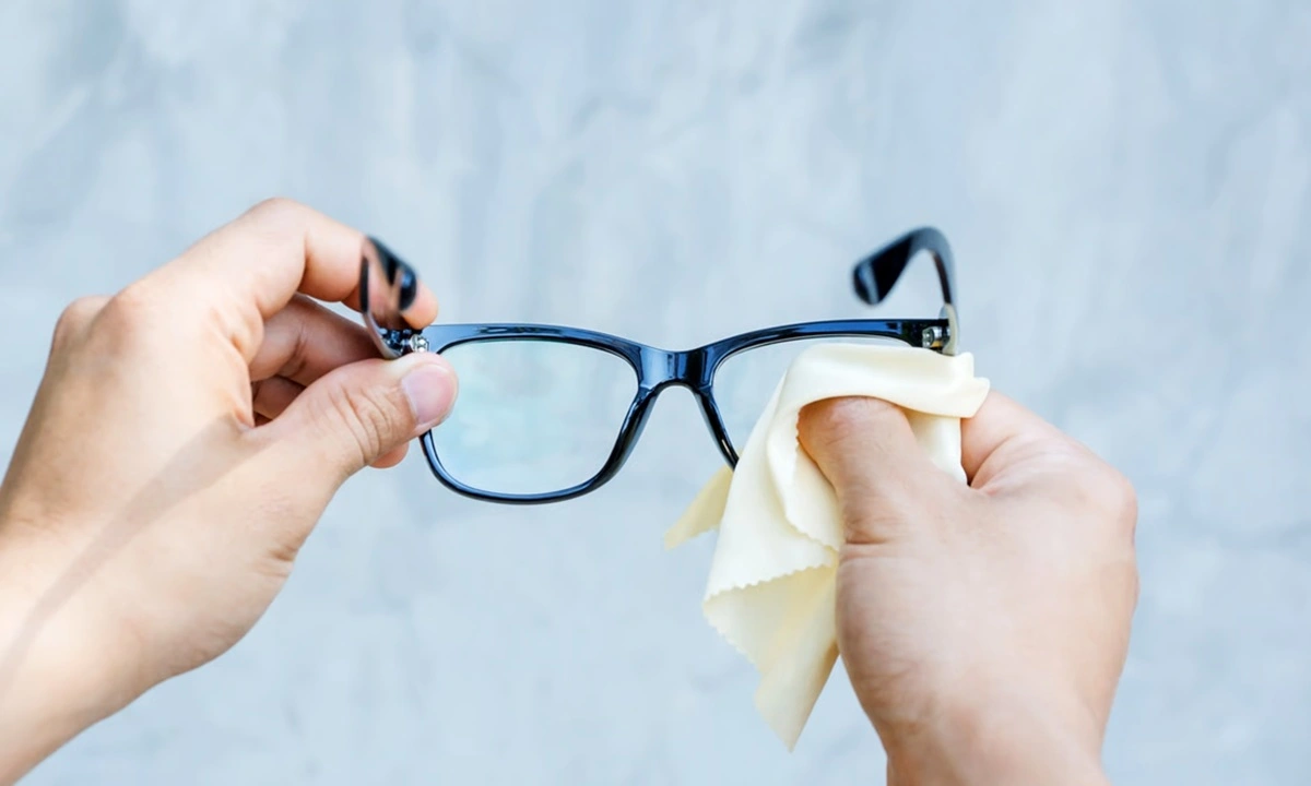 Чтобы очки не мутнели и не пылились: купите этот дешевый аптечный флакон и вы удивитесь