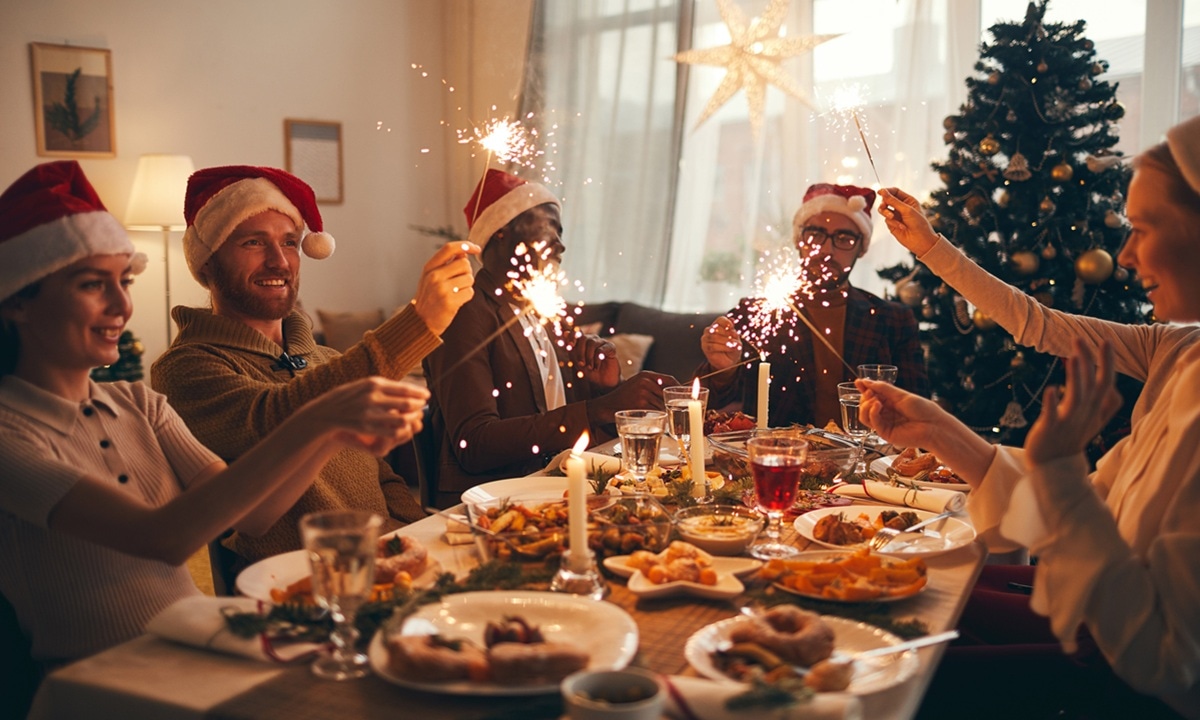 Новый год без боли в желудке: как правильно сочетать блюда и продукты за столом