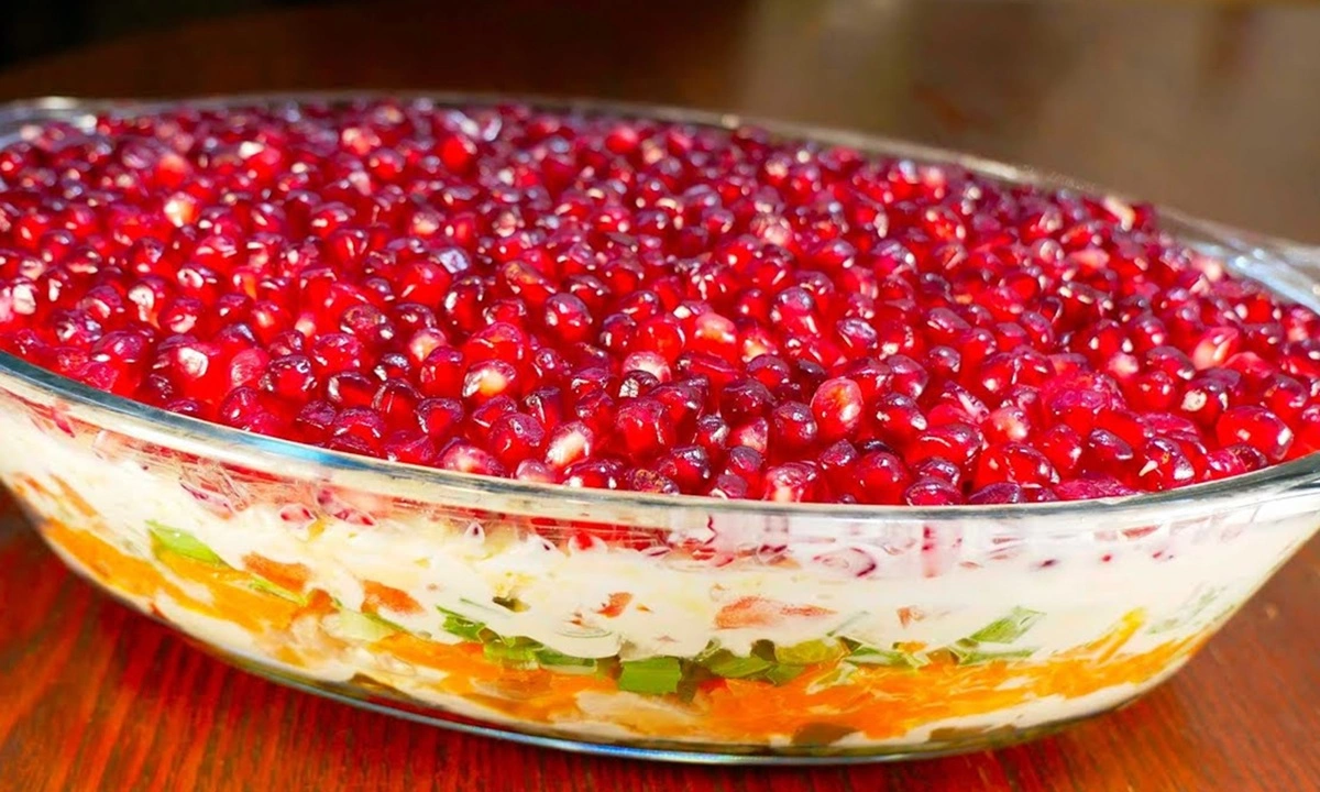 Новый король новогоднего стола: эффектный салат Царская башня