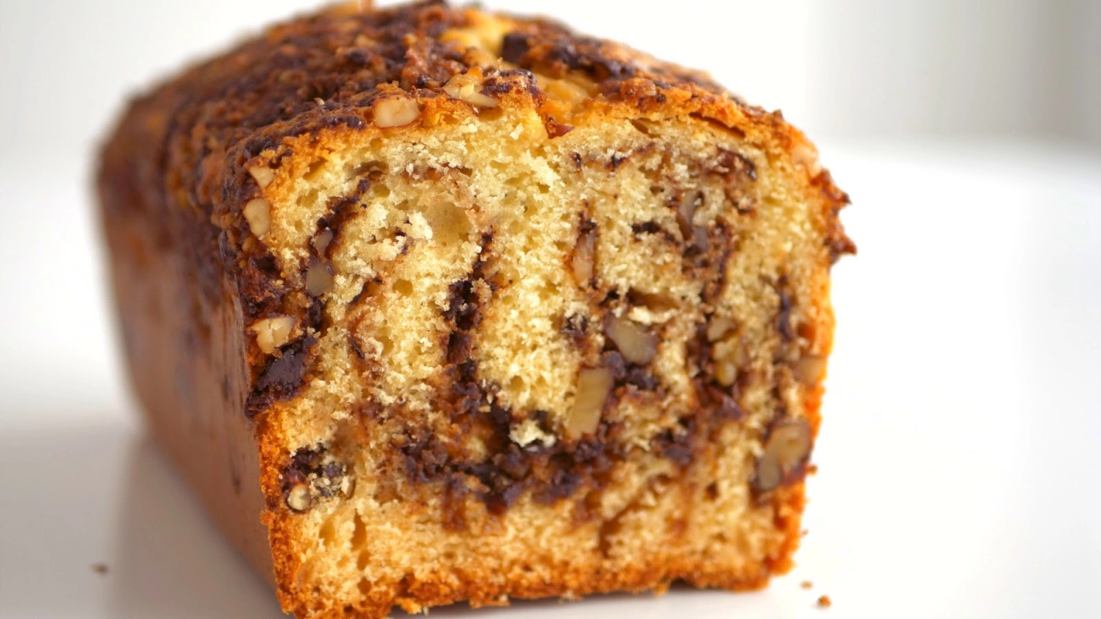 Кекс на сметане с ореховой серединой влажный, ароматный и очень домашний