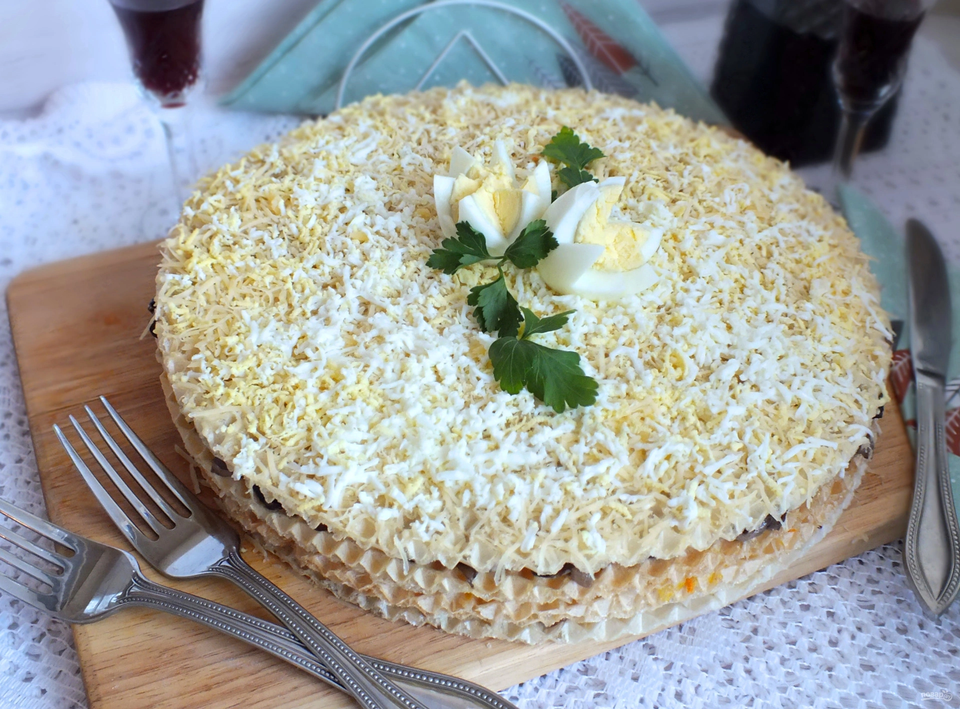 Когда селедка надоела в салате, этот вафельный торт исправит ситуацию