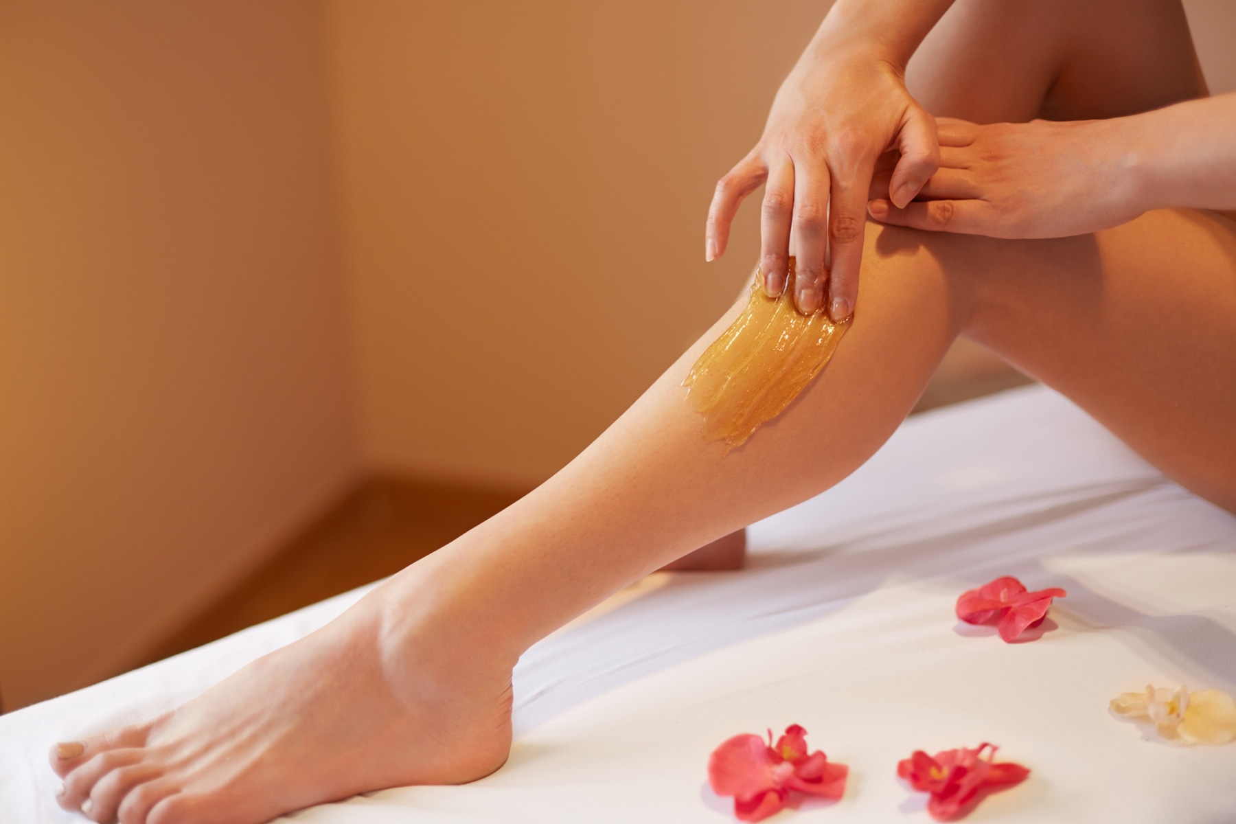 Когда домашний шугаринг лучше салона: секреты гладкой кожи без лишних затрат