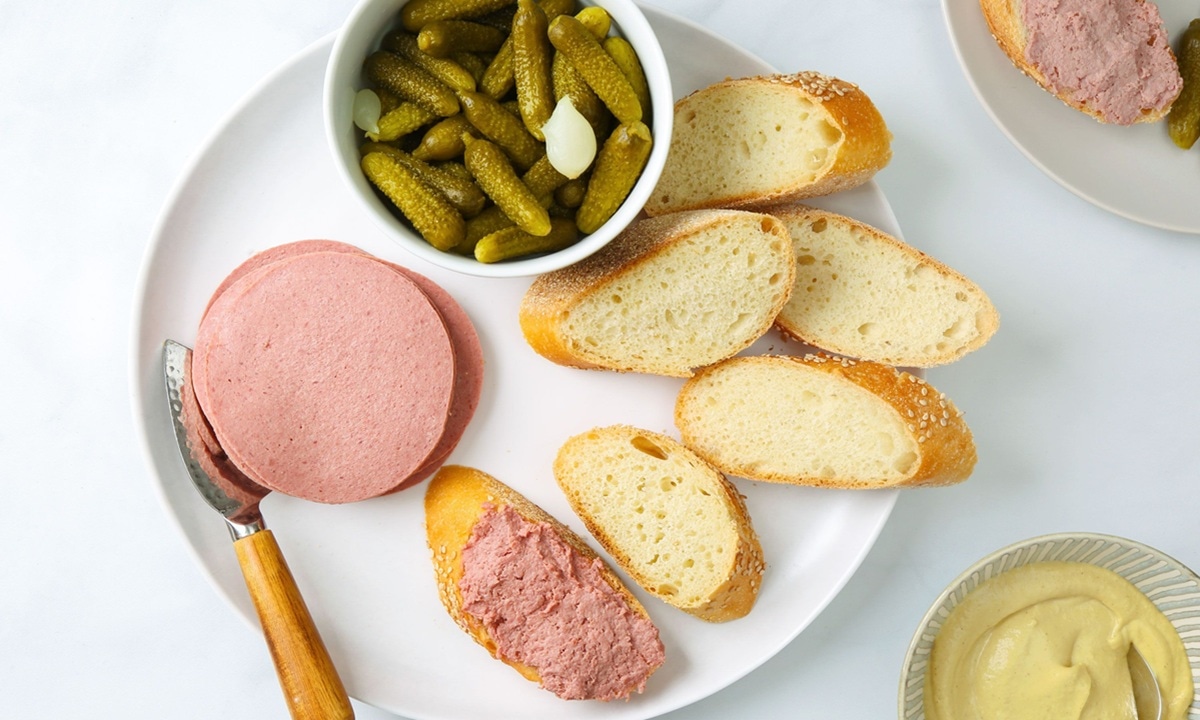 Забытый паштет из колбасы и сыра: советский шедевр, вкус которого помнят до сих пор