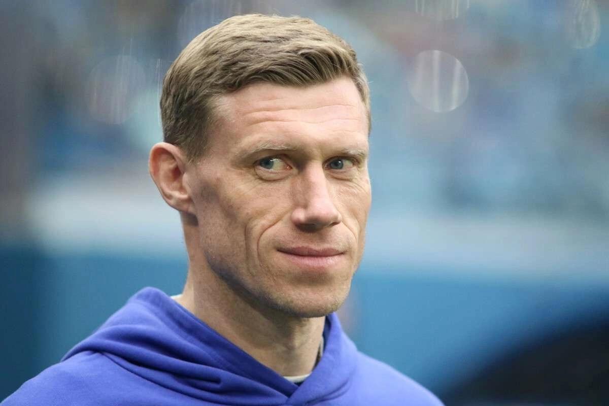 42-летнего Павла Погребняка застали в объятиях 18-летней возлюбленной