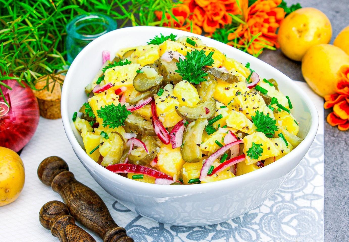 Салат Деревенский с селедочкой: зимний хит из пары продуктов