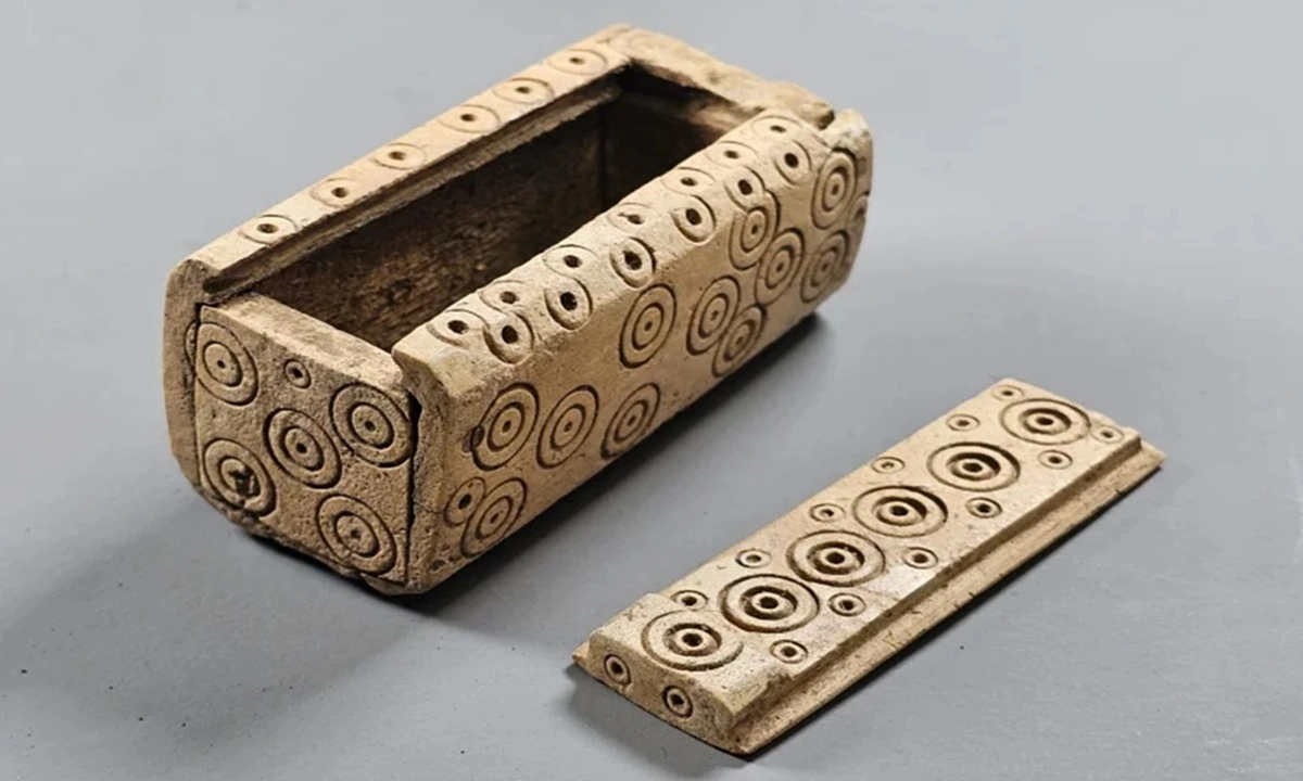 Тайна римской женщины: в британской гробнице нашли бесценную мини-шкатулку