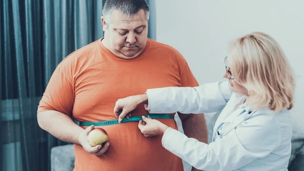 Лишний жир не уходит не из-за еды: как и почему печень блокирует жиросжигание