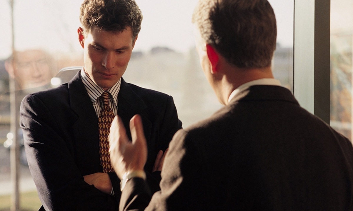 Эти привычки разрушают уважение к вам: что действительно заставляет людей считаться с вами