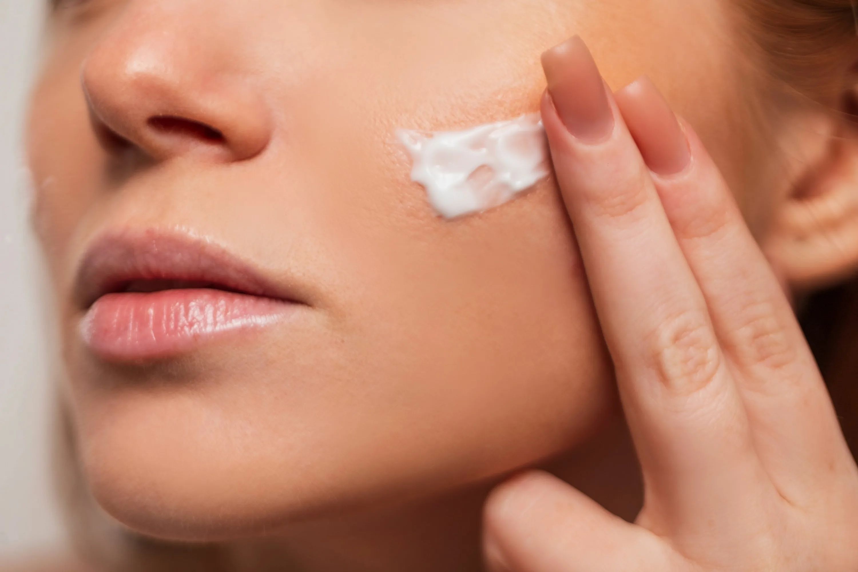 Очищение без раздражения и жжения: зачем в уходе нужен гоммаж