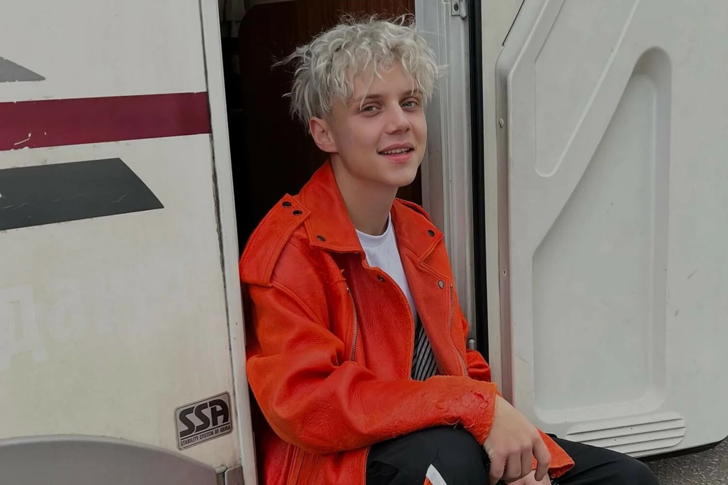 Как Ваня Дмитриенко стал самым богатым певцом РФ: объясняет Пригожин