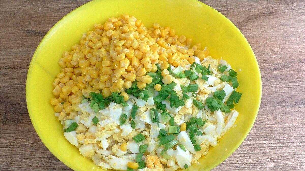 Гарнир, который не надоедает: легкий картофельный салат с кукурузой