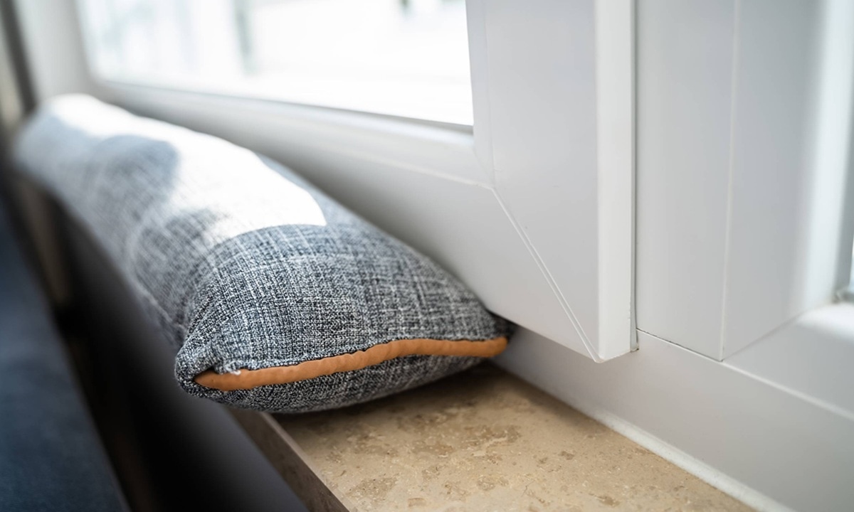 Что делать, если продувают окна: все о щеточной ленте бюджетный способ