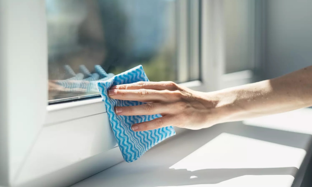 Пластиковые окна пожелтели  это поправимо: эти 2 средства справятся за одну чистку