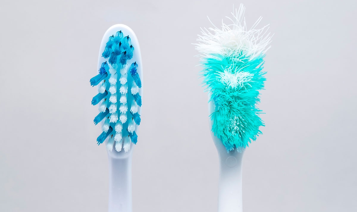 Такая зубная щетка только вредит: почему и как часто нужно ее менять на новую