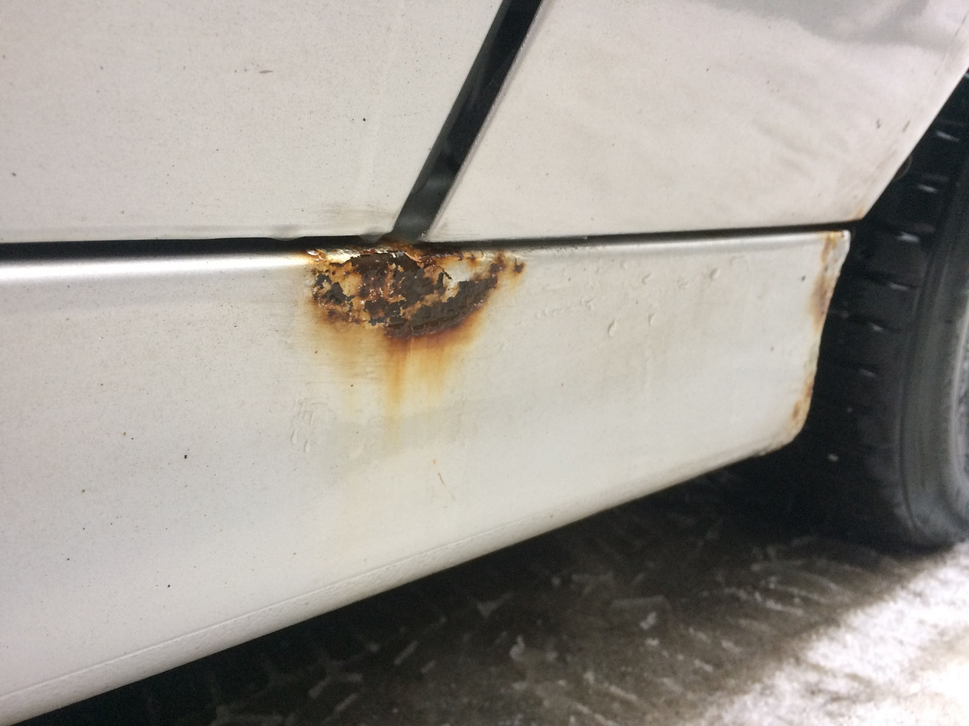 Одно пятно на кузове  и через год дыра: так начинается сквозная коррозия  как ее остановить