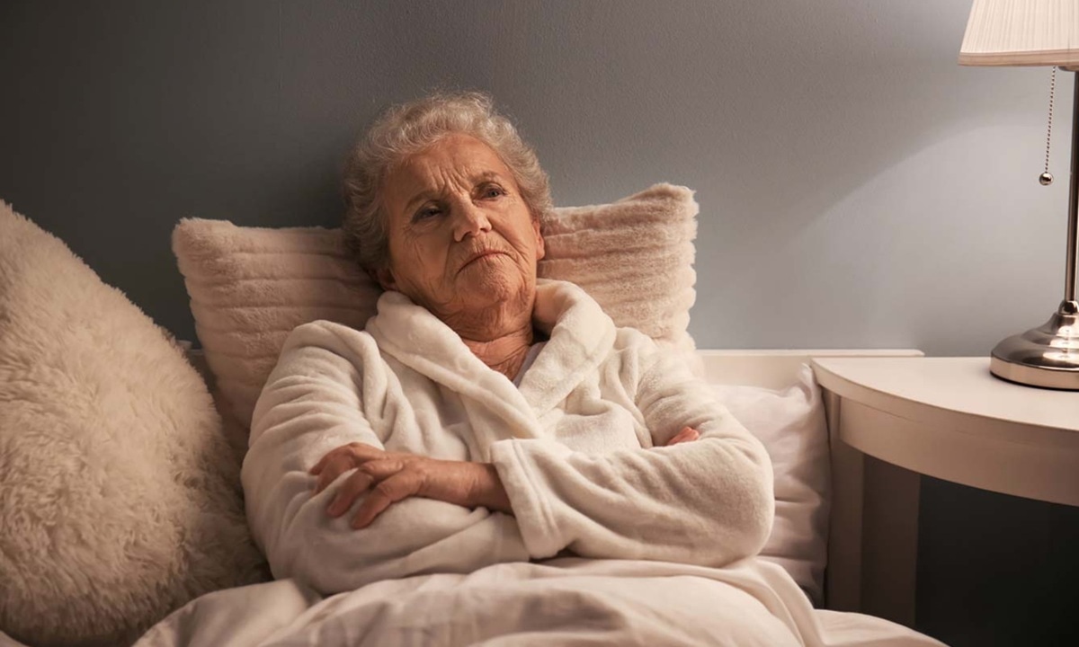 Если вы постоянно просыпаетесь в 3 часа ночи: из-за чего с возрастом сон становится прерывистым