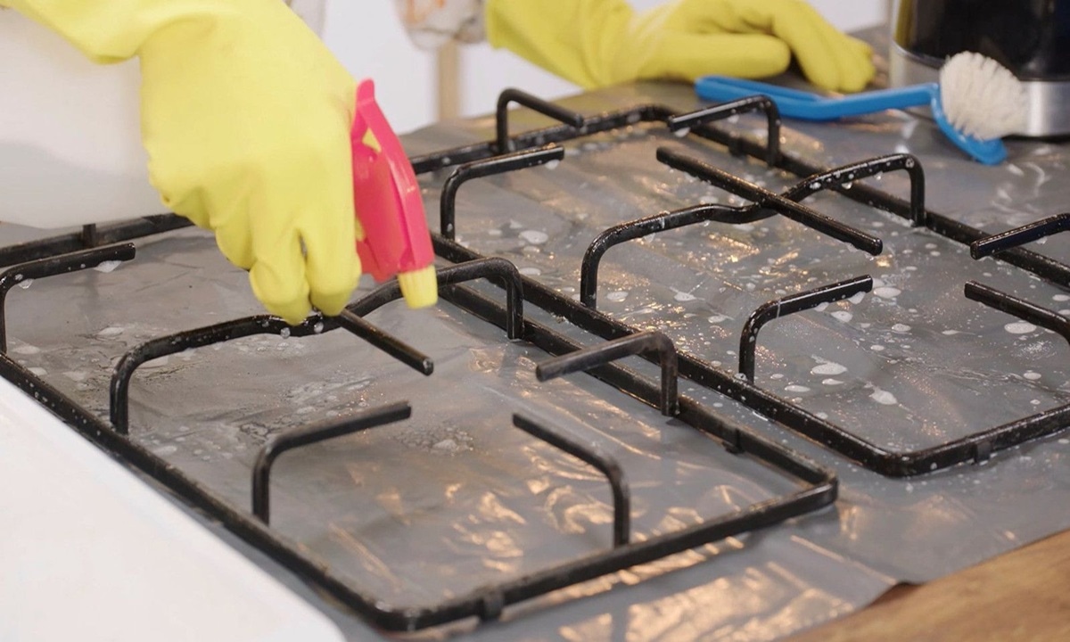 Грязная решетка плиты отмоется сразу: уксус и цитрусовые  мощный дуэт против жира и нагара