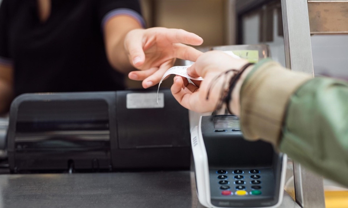 Чек из магазина брать его или нет: почему юристы советуют хранить его, даже если покупка мелкая