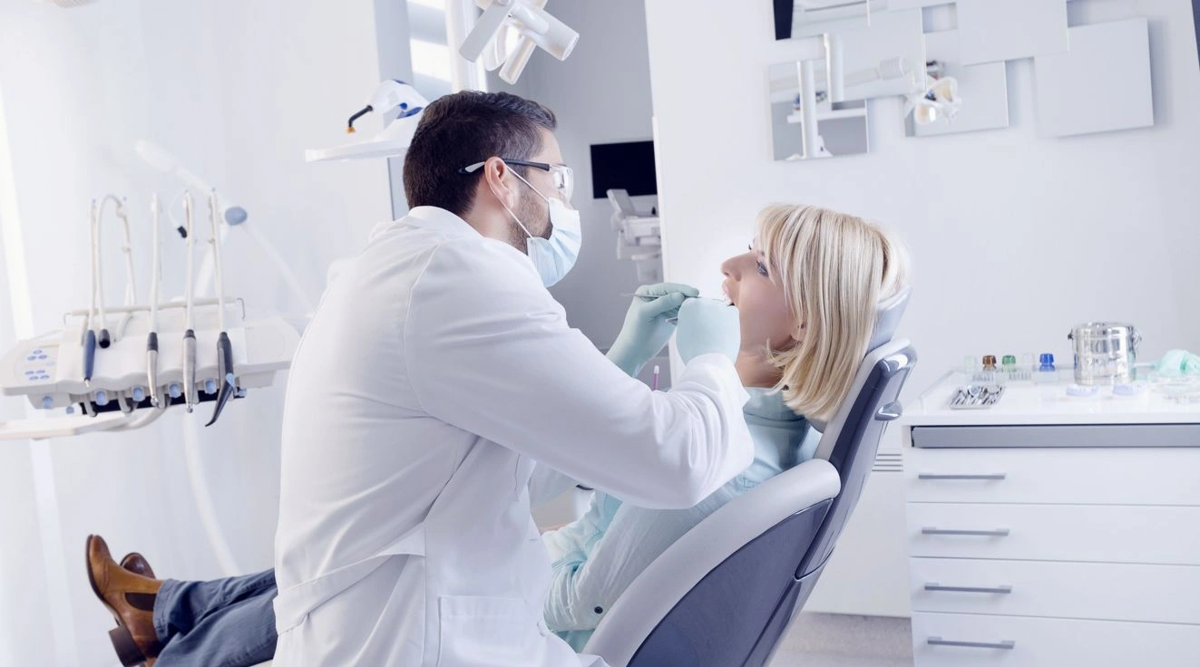 Ранние признаки онкологии полости рта: как рак маскируется под безобидный стоматит