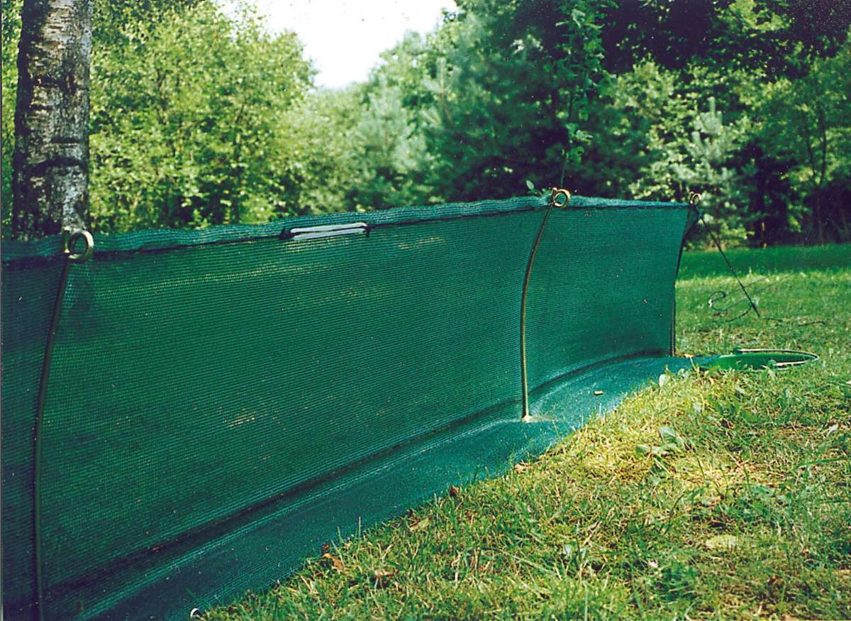 Новый фаворит для забора на даче: почему многие отказываются от рабицы и поликарбоната