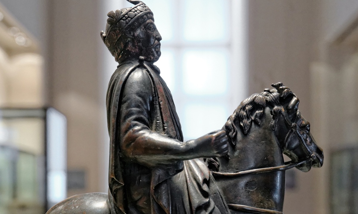 Как работала разведка королей: средневековая система секретных данных Карла Великого