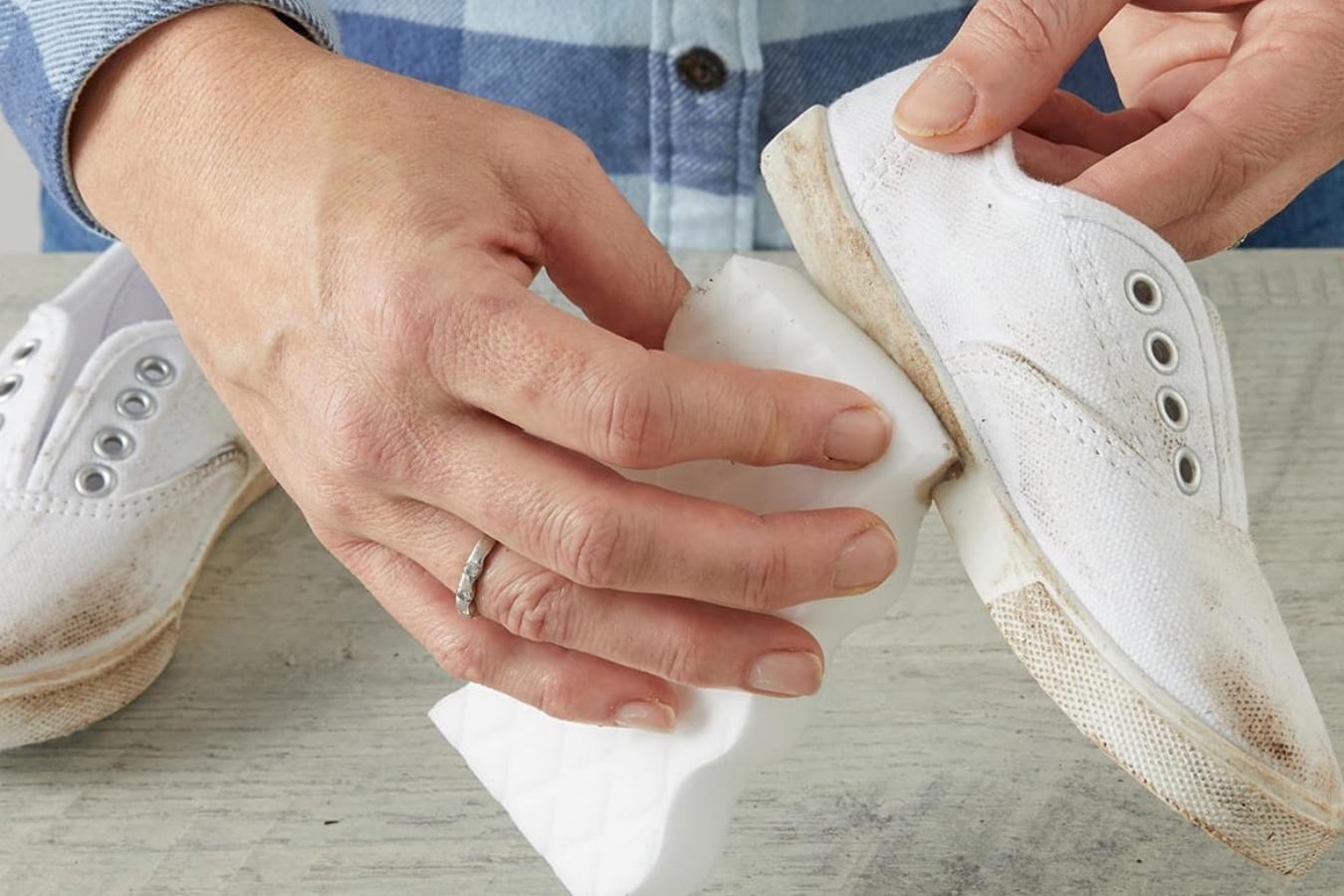 Как очистить белую подошву кроссовок: 3 доступных средства против темных полос и налета