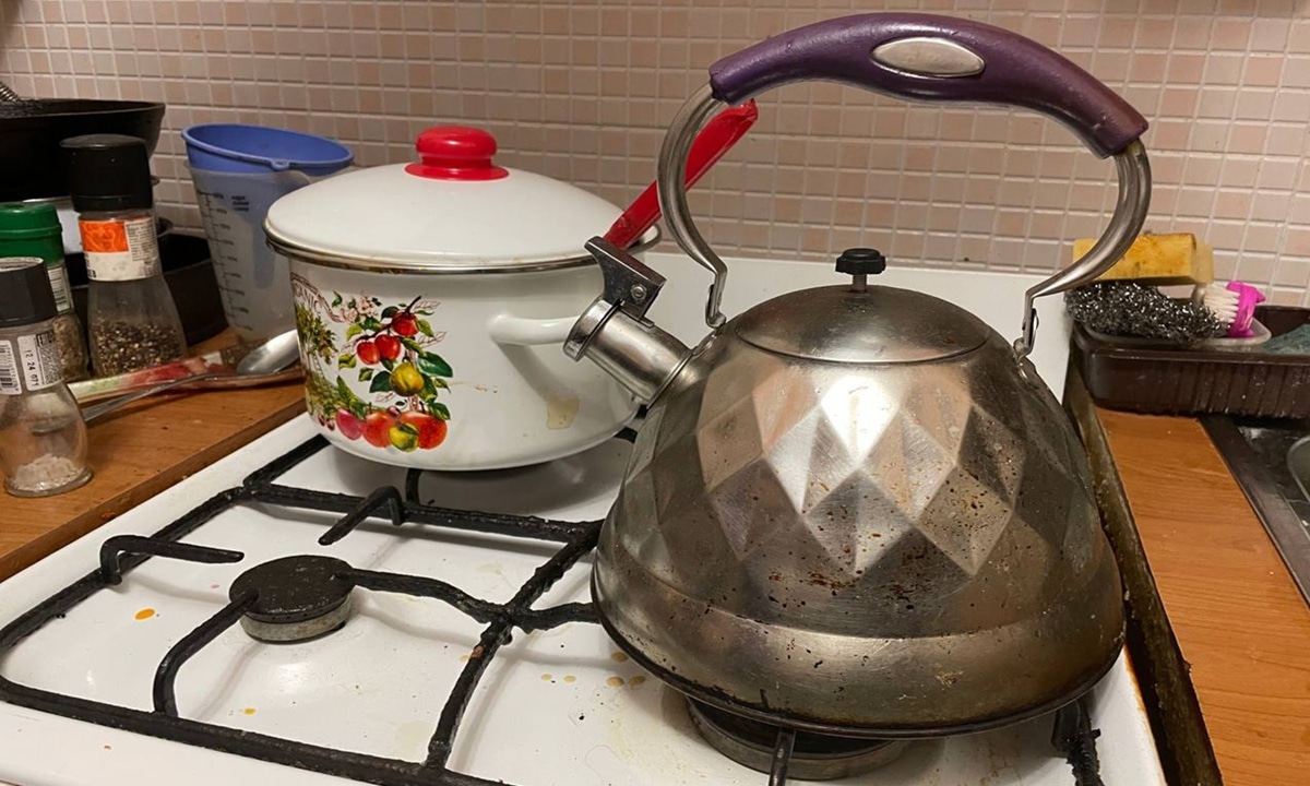 Зачем хозяйки кладут аспирин в чайник: как привычная таблетка помогает в борьбе за чистоту