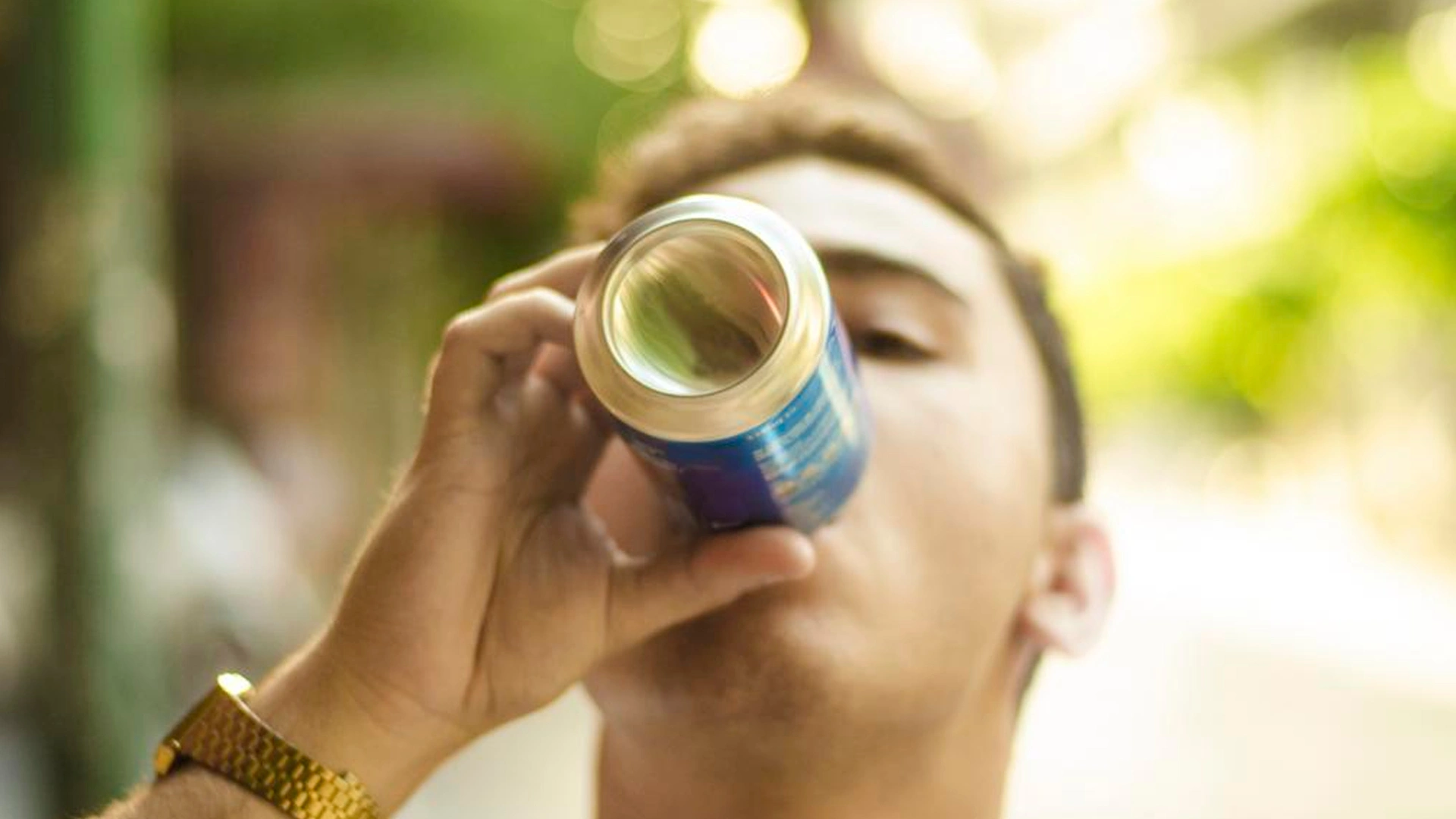 Большая цена бодрости из банки: что происходит с сердцем и нервной системой после энергетиков