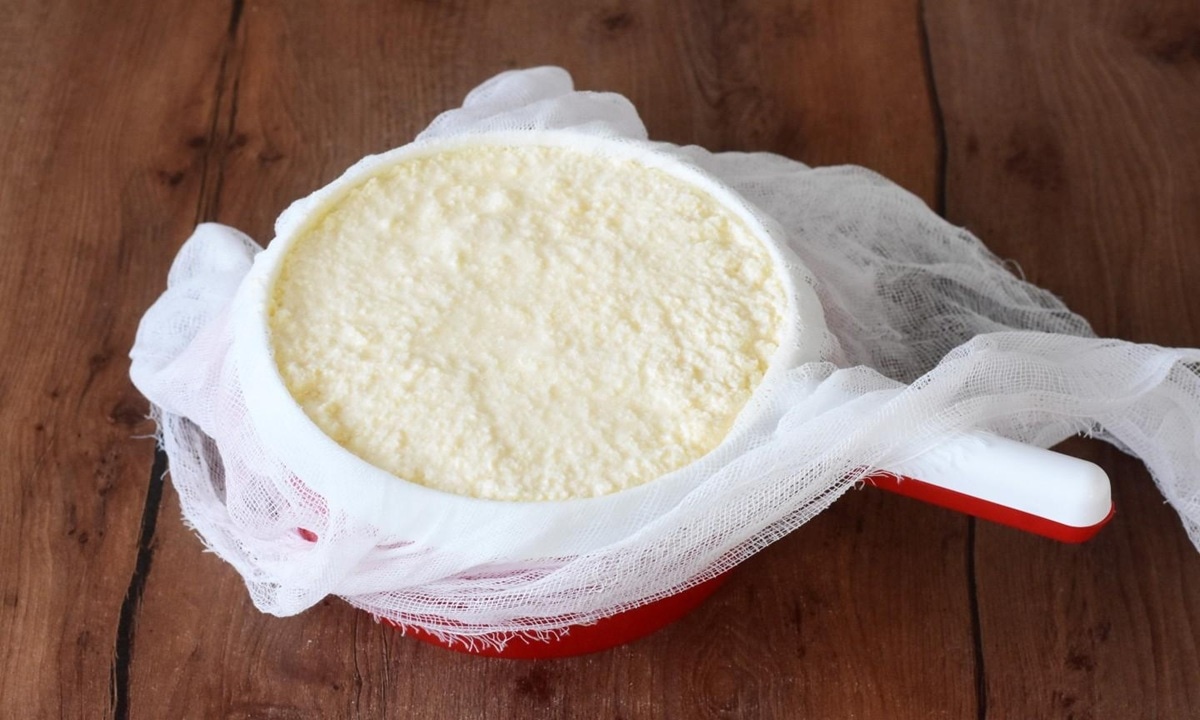 Как получить 1 кг сыра всего из 2 литров молока: рецепт, который ломает привычную математику