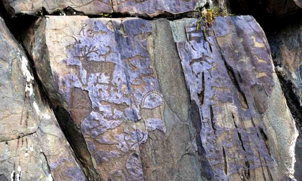 Петроглифы нашли там, где их обычно не бывает: рисунки оказались встроены в погребальные сооружения
