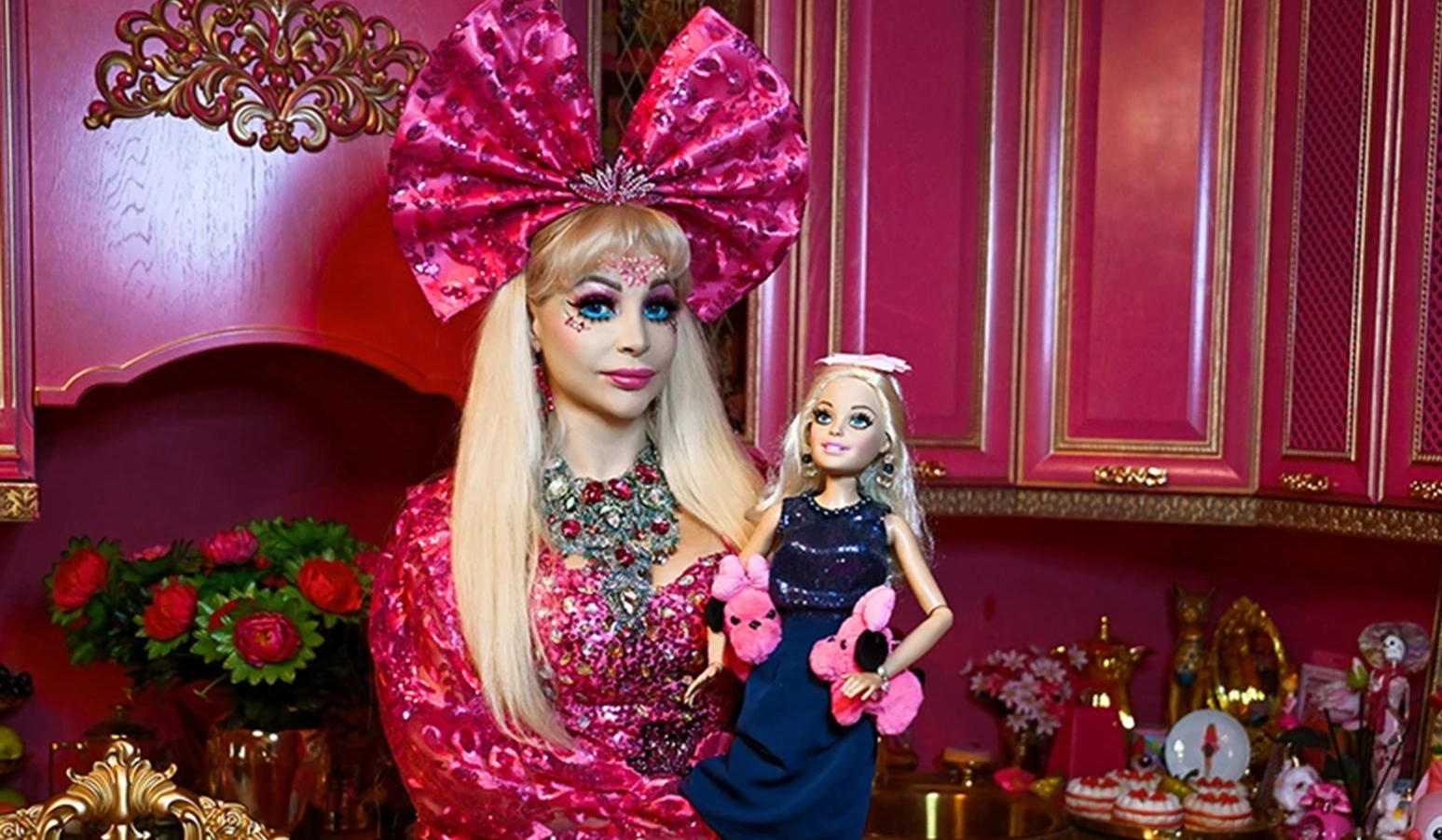 Русская Барби Таня Тузова купила четырехэтажный дворец для своих кукол