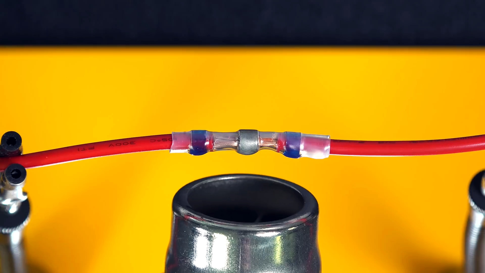 Этот способ упрощает монтаж проводов: как надежно соединить их без пайки и лишних инструментов