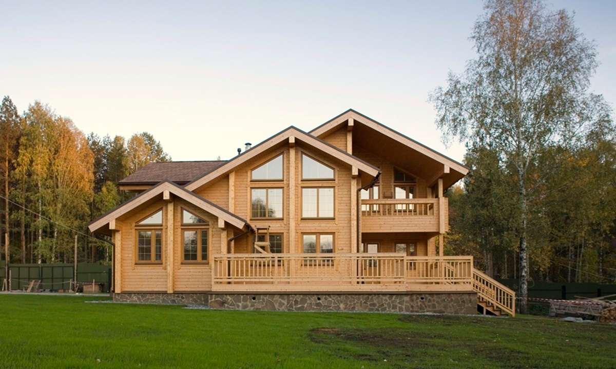 Дом из бруса выглядит надежным, но это иллюзия: правда, которую не рассказывают застройщики и продавцы