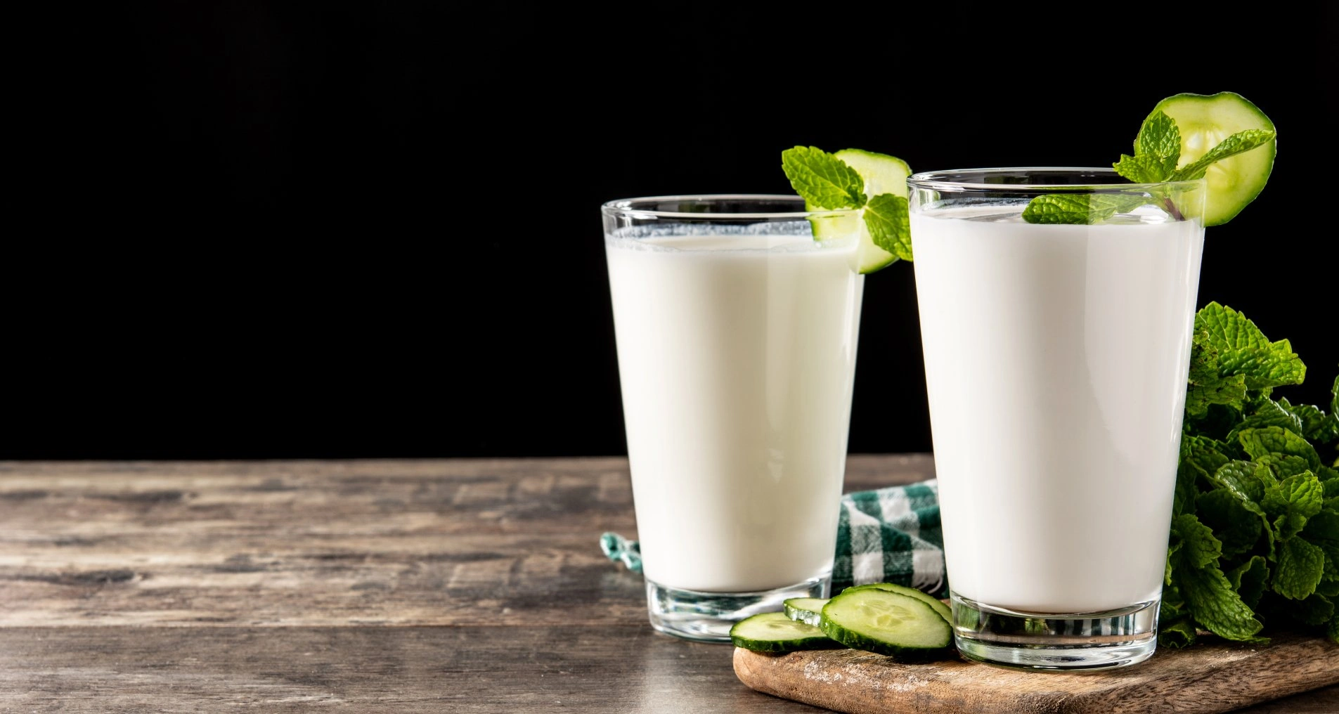 Кефир на ночь не так безобиден: почему тибетская медицина призывает отказаться от напитка перед сном