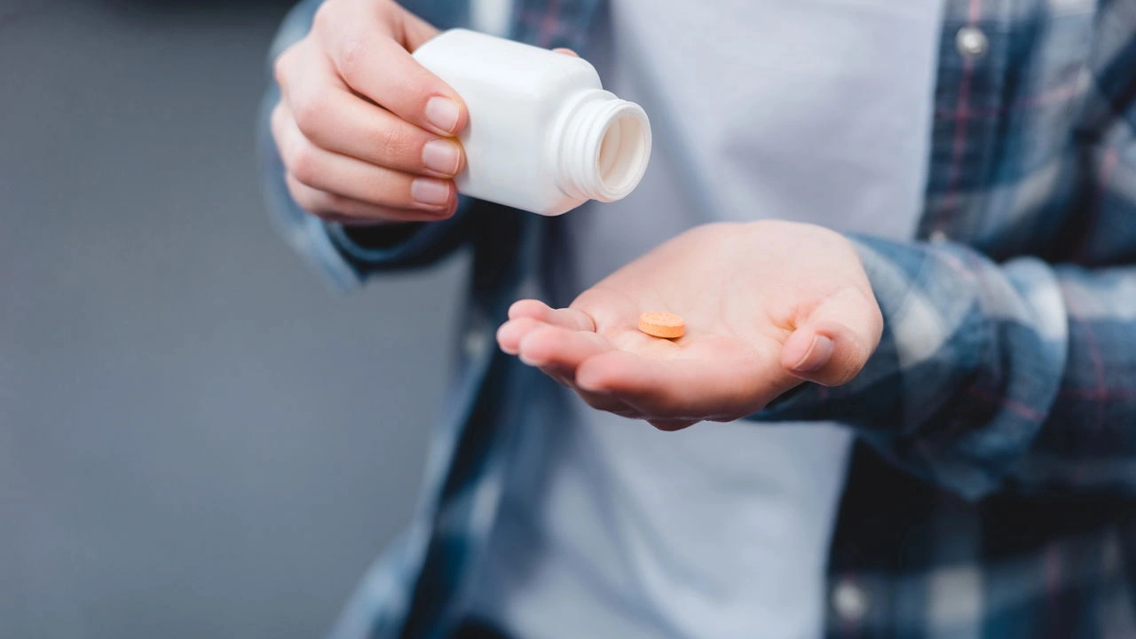 Почему снотворные больше не помогают: что на самом деле стоит за бессонницей и как восстановить сон