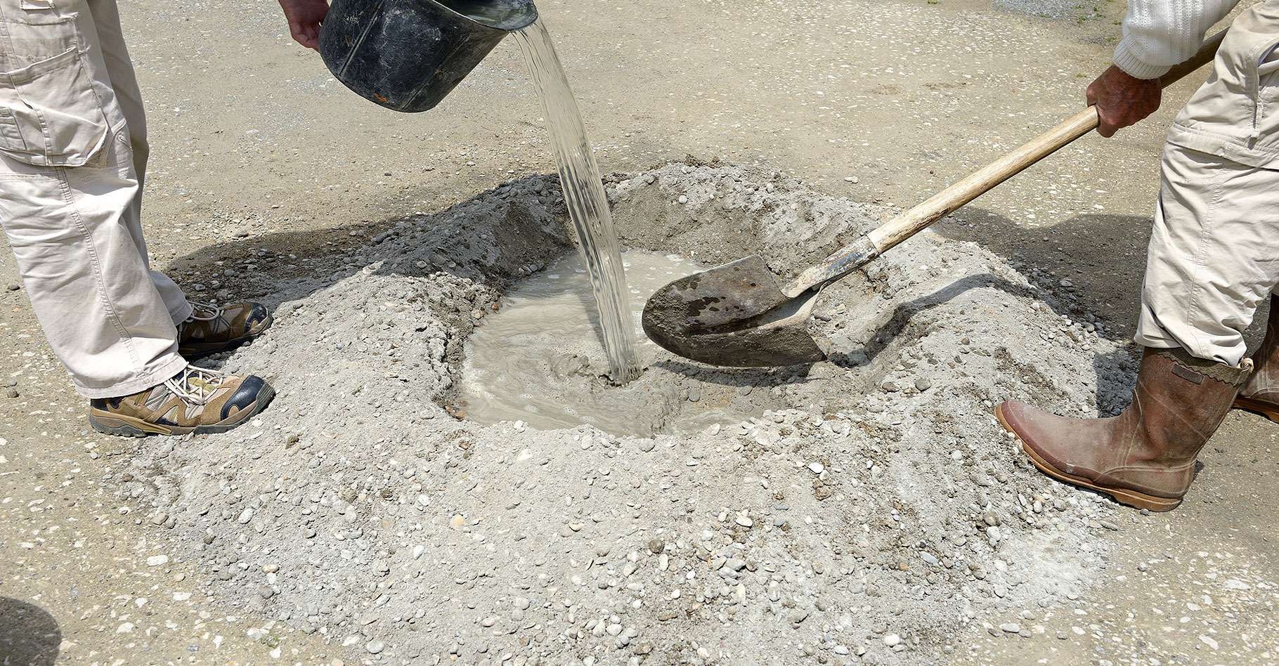 Поэтому бетон не держит форму: какой порядок замеса дает ровную и надежную смесь