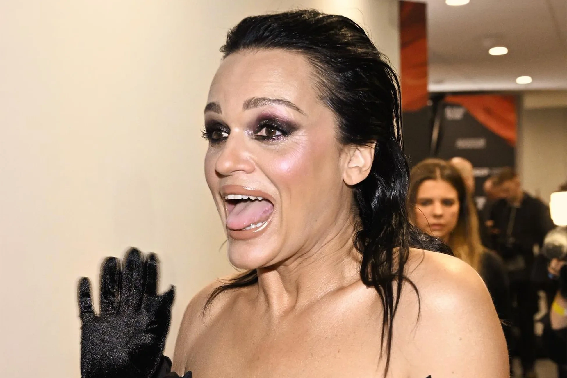 Бабка бросила пить!: Слава начала борьбу с алкоголизмом и похудела на 10 кг после сорванных концертов