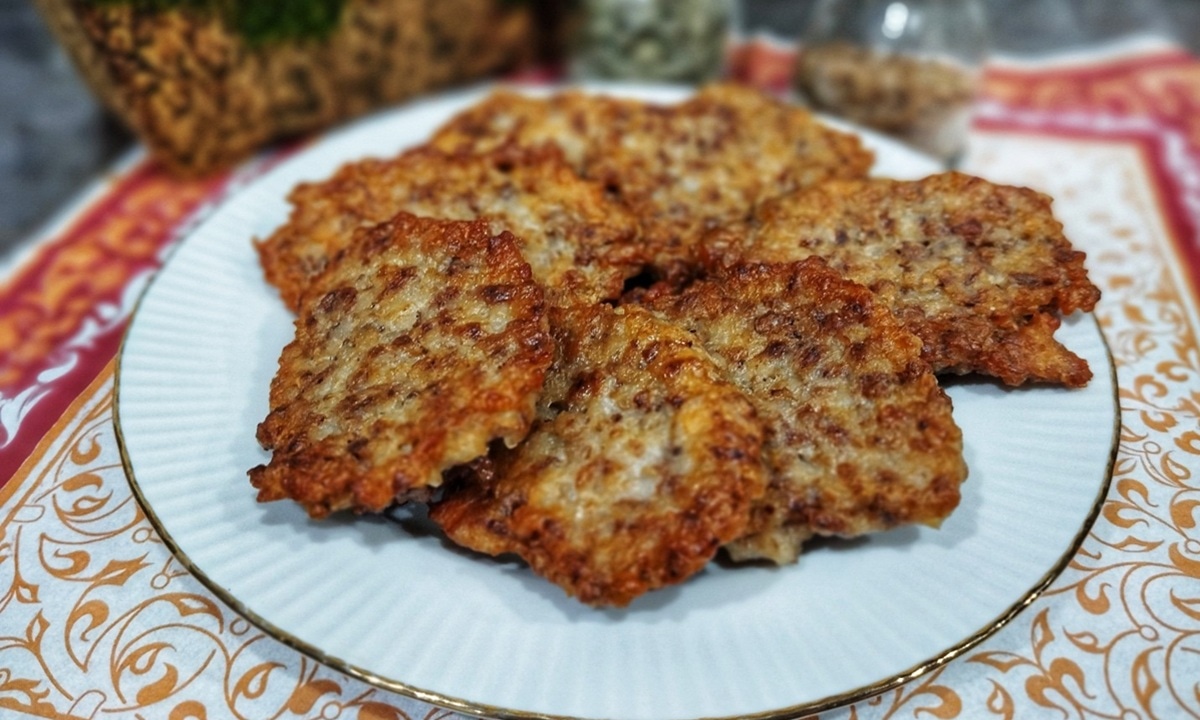 Выглядят как оладьи, но без муки: сочный завтрак с хрустящей коркой из вчерашней гречки